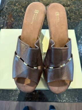 White Mountain Brown Leather Open-Toe Slide Mules with Gold Accent.  Never worn